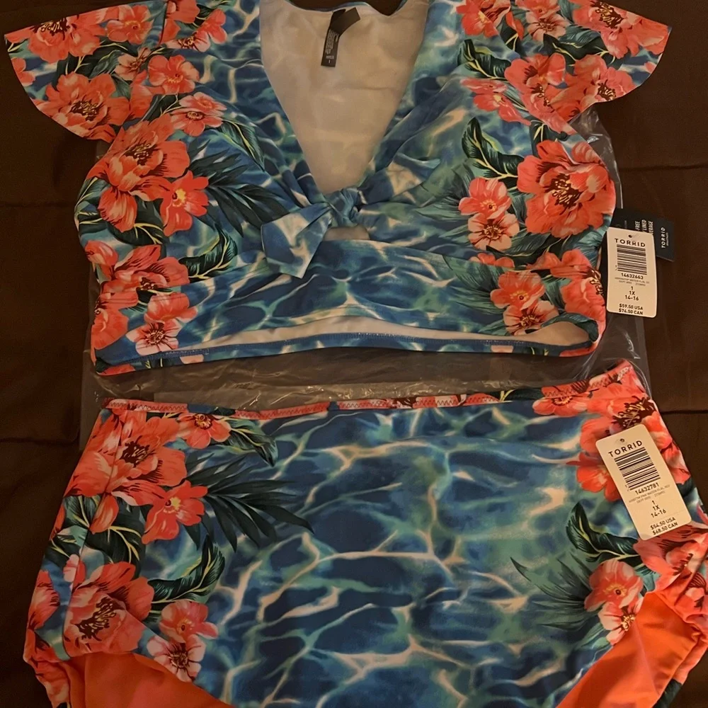 Torrid NWT 2 pcs. blue water floral bathing suit. - Picture 2 of 10